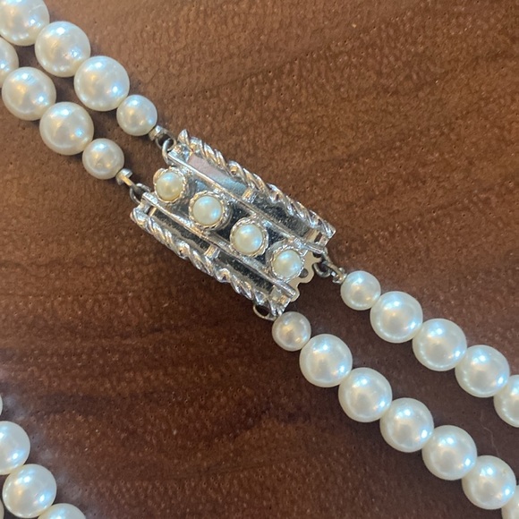 VINTAGE Sarah Coventry Double stranded Pearl Necklace - Picture 2 of 6